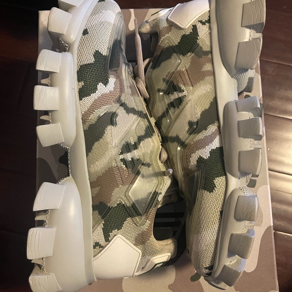 I’m selling my slightly worn Prada cloudburst sneaker. It’s a UK10 - Picture 4 of 7
